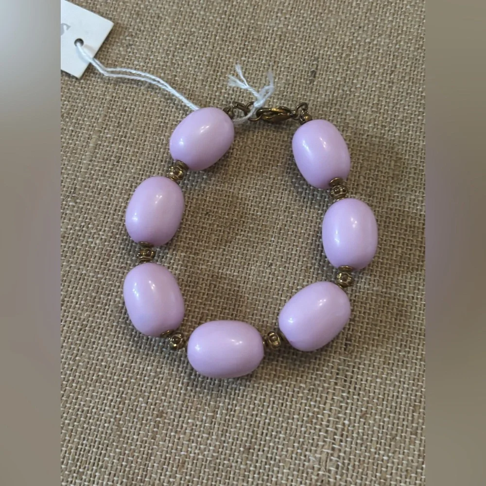 Light Purple Oval Beads With Gold Tone Spacers Statement Bracelet 7.5”